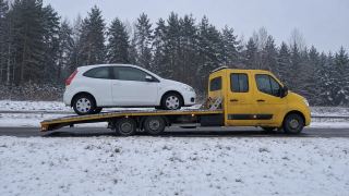 Holowanie auta zimą na lawecie – Zgierz