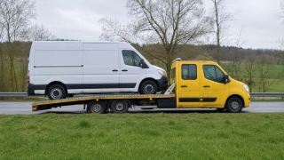 Transport busa dostawczego na lawecie – Zgierz