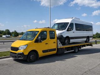 Transport busa osobowego na lawecie – Zgierz